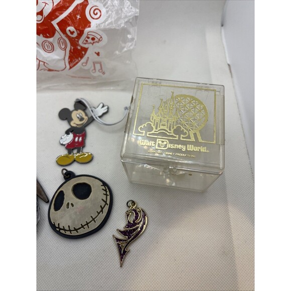 Disney Lot Of Collectibles - Mickey Mouse - Picture 3 of 7